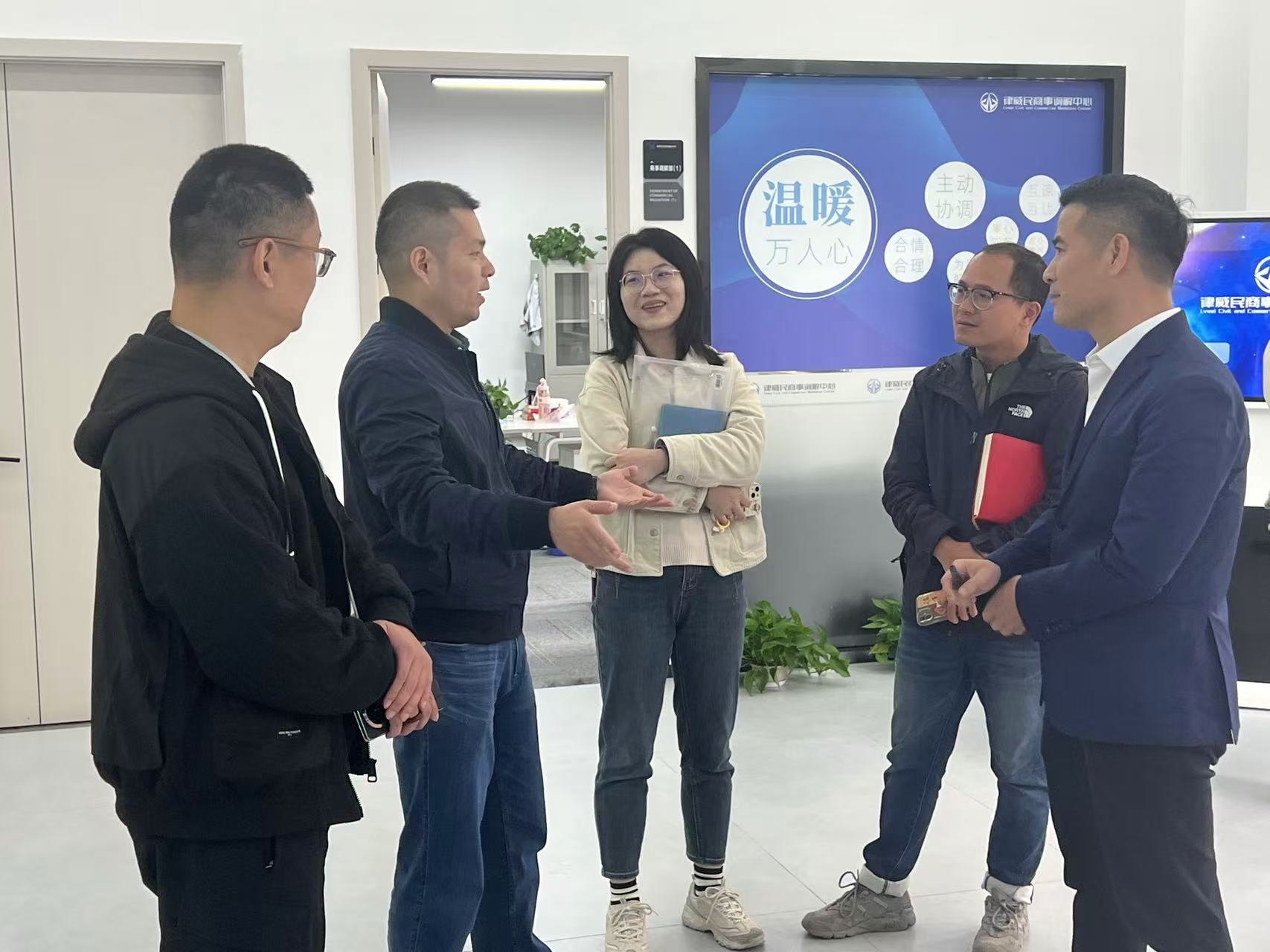 拱墅区祥符街路党工委副书记姚亦文一行光临PP电子游戏律威民商事排解中心调研领导