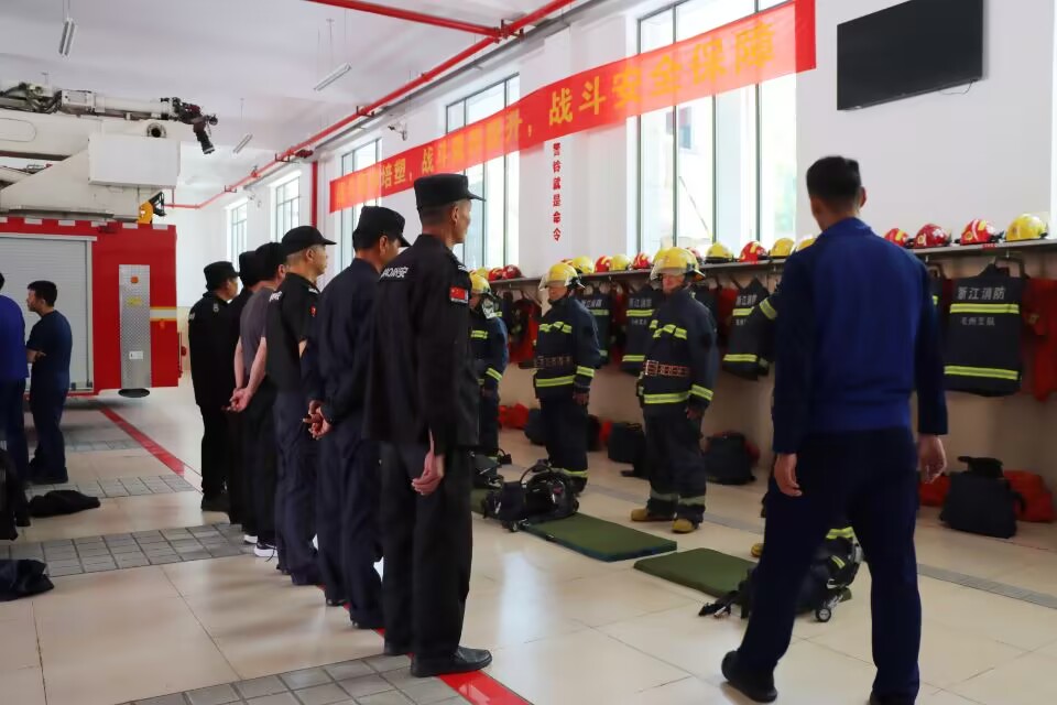 PP电子游戏长城机电员工赴军营接受消防培训