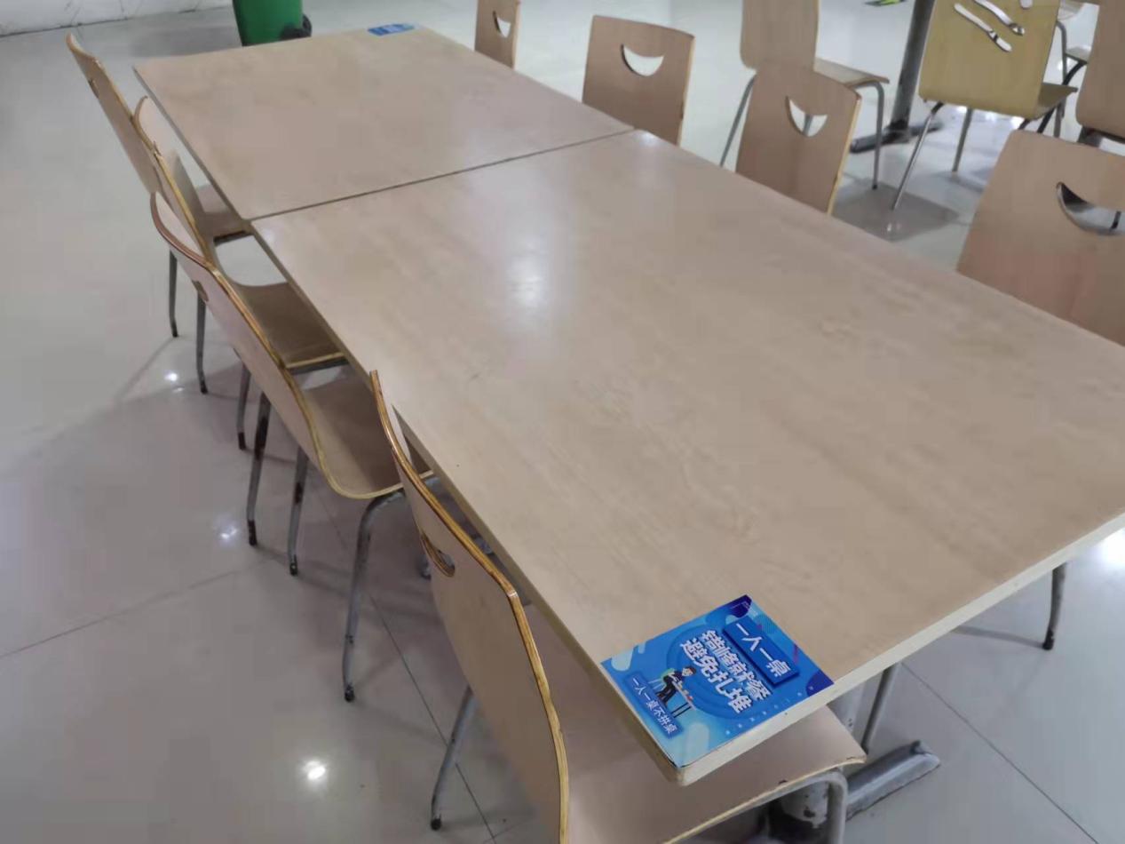 钱江商城选取隔桌用餐，顾客吃得安心安心舒心