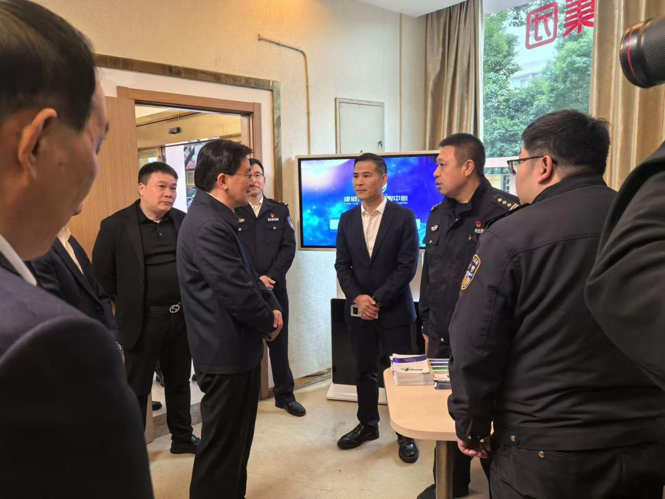 市委副书记、政法委书记马幼秋赴PP电子游戏五金市场排解工作站调研领导