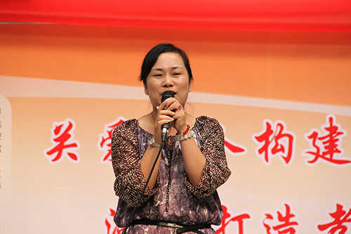 PP电子游戏文创园党支部团委走访慰问七古登社区老人 (1).jpg